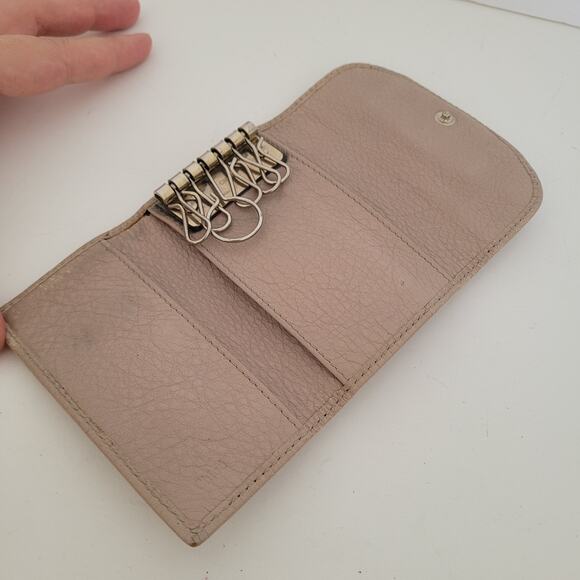 Chloe Logo Small Bow Trifold Key Case Holder 6 Hooks Wallet Leather Logo Beige - Picture 3 of 11